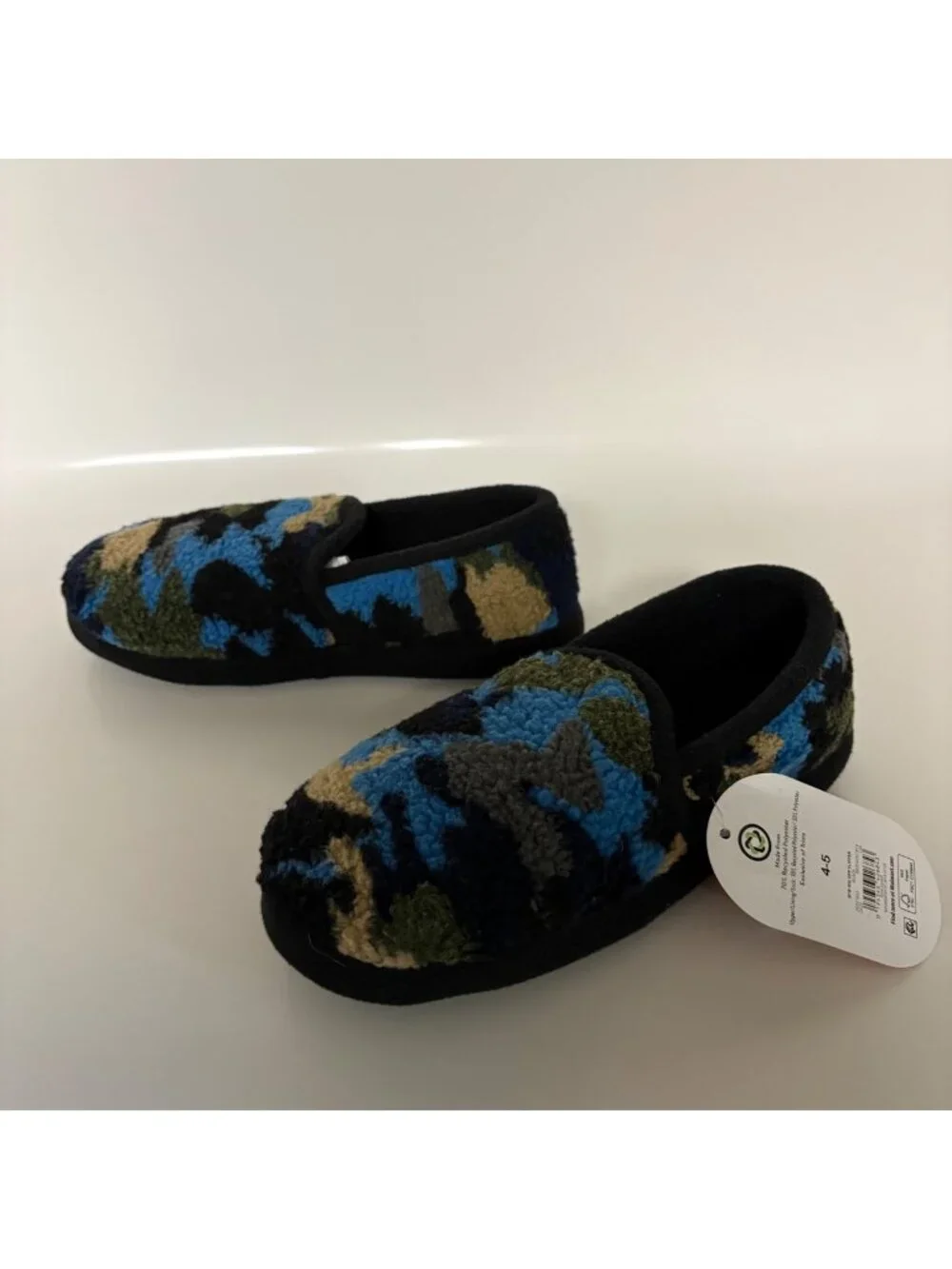 Wonder Nation BYB Black Blue Camo Fuzzy Slippers Boys Size 4-5 Slip On NEW